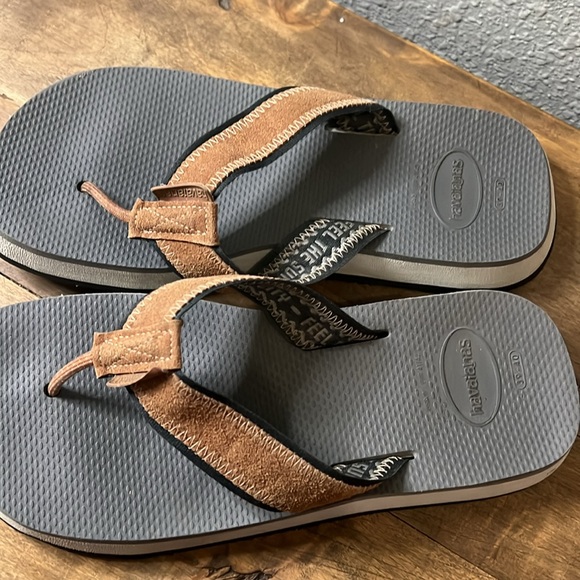 Men’s Havaianas Flip Flops size 8 great condition - Picture 2 of 5